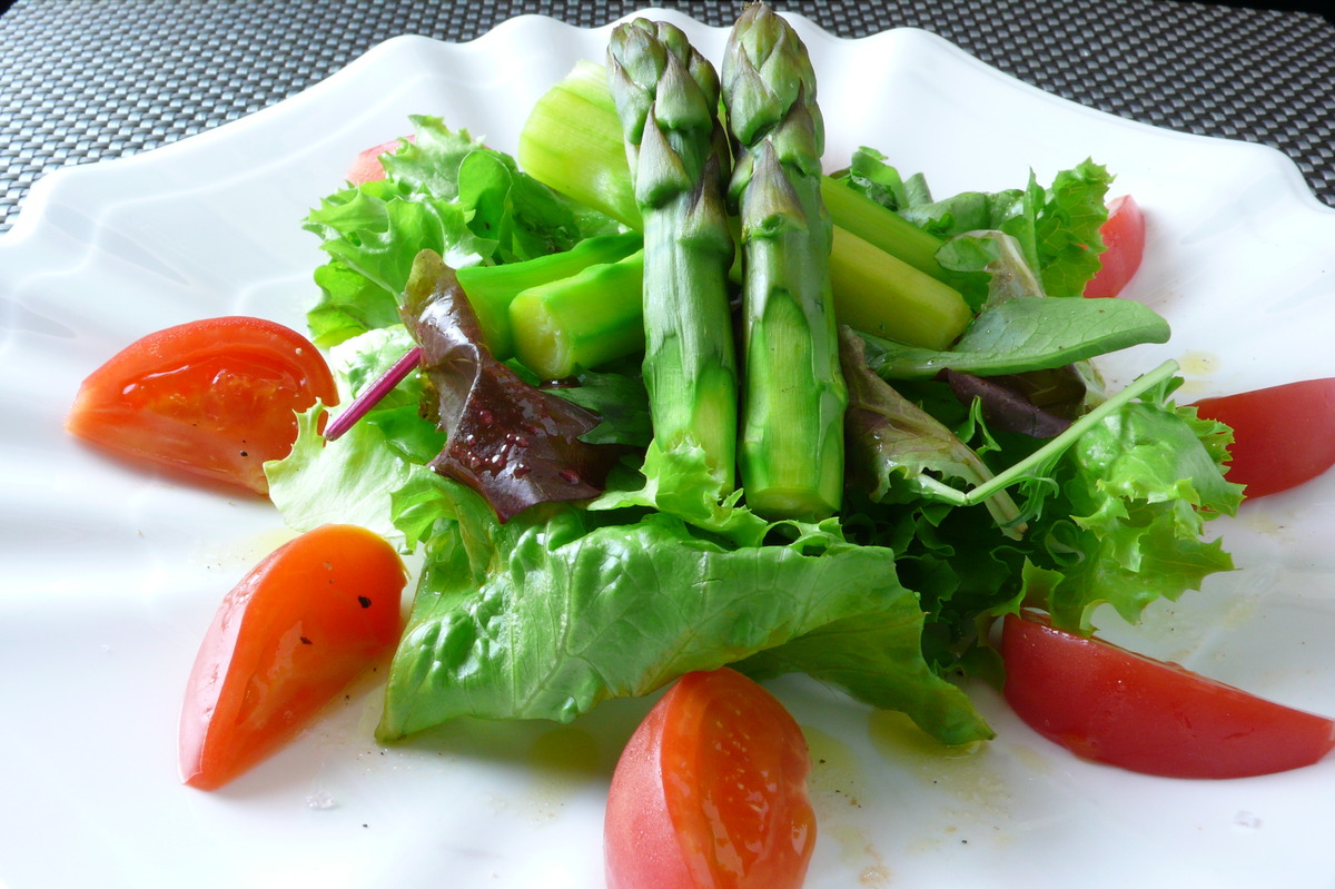 フルーツトマトとグリーンアスパラガスサラダ (Asparagus & sweet Tomato Salad)