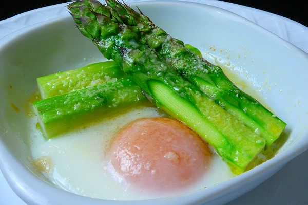 グリーンアスパラガス&半熟玉子のオープン焼き (Oven Baked Green Asparagus with Egg)