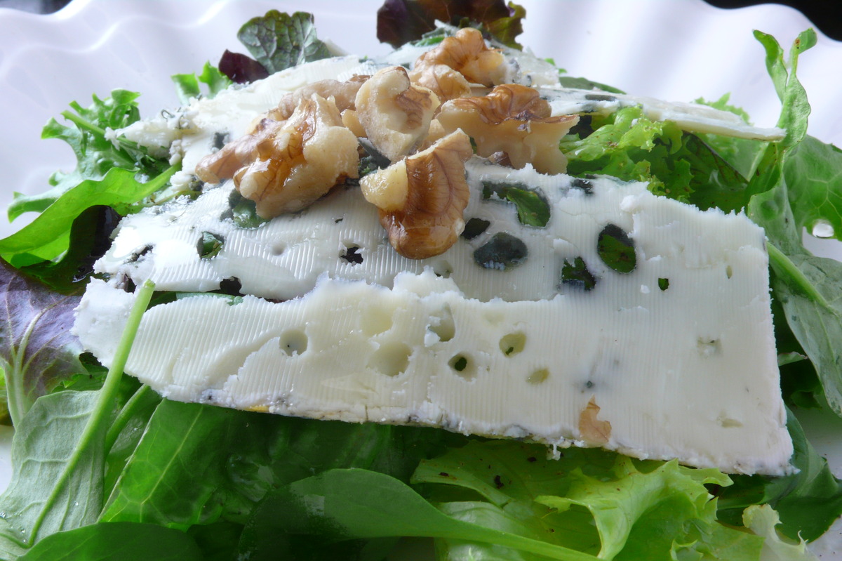 ブルーチーズ＆くるみサラダ <br>(Blue Cheese Salad with Walnuts）
